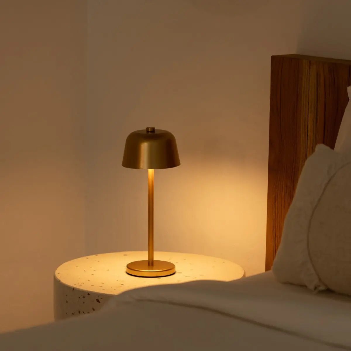 Wiederaufladbare LED Tischlampe Anton Gold dimmbar kabellos