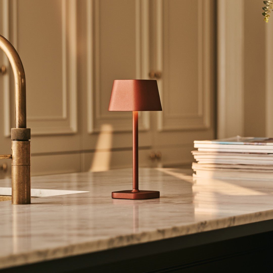 Aufladbare LED Tischlampe AVA Bronze dimmbar kabellos