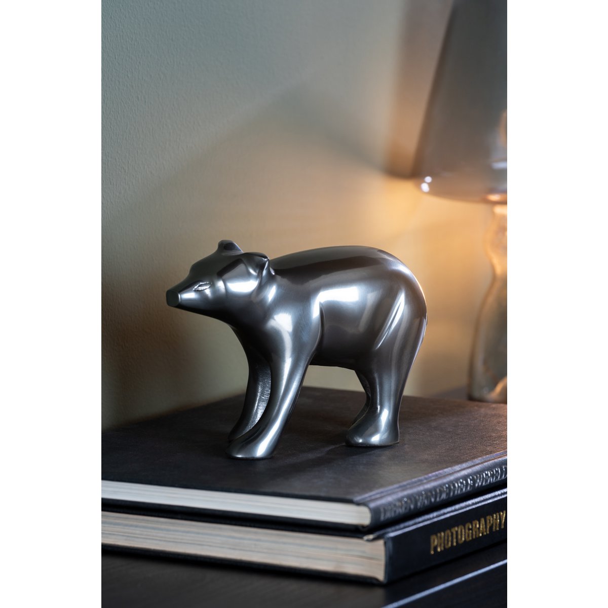 Bärenfigur Grau 15 cm – glänzende Dekofigur von Present Time