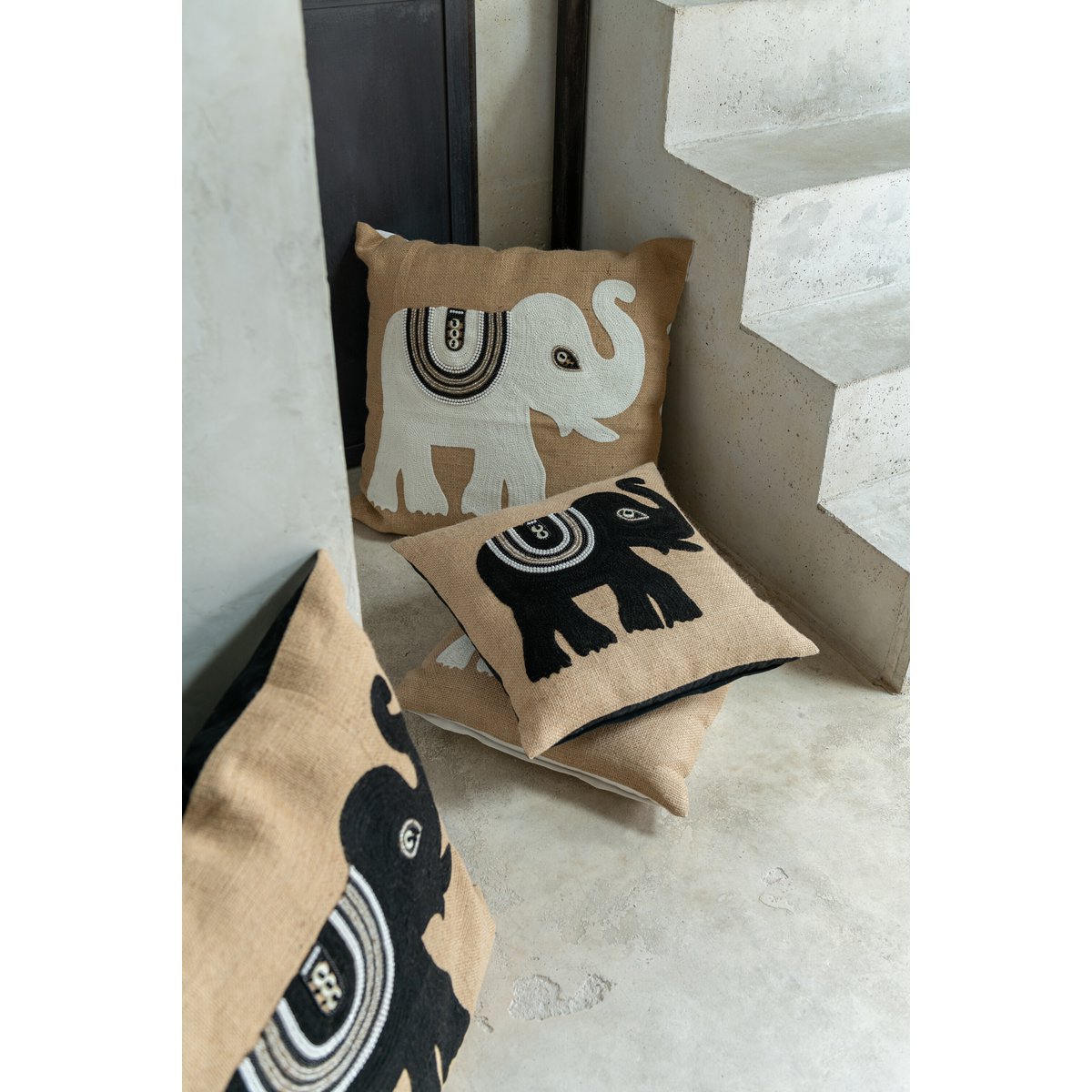 J-Line Pillow Elephant Natural/White 45 cm