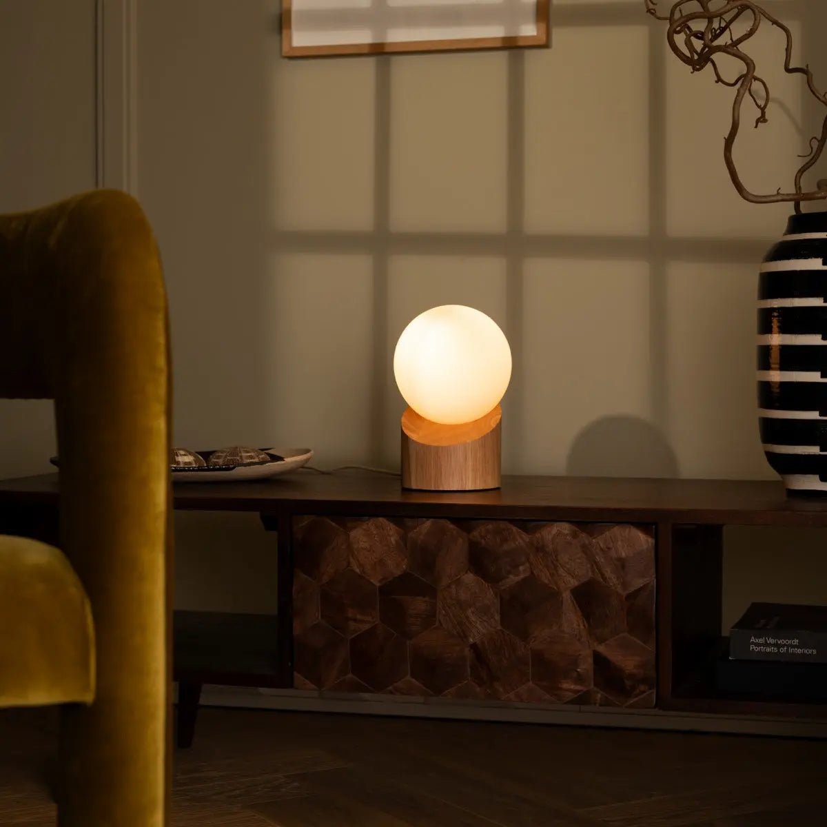 Tischlampe Quin Kautschukholz Glaskugel Stoffkabel