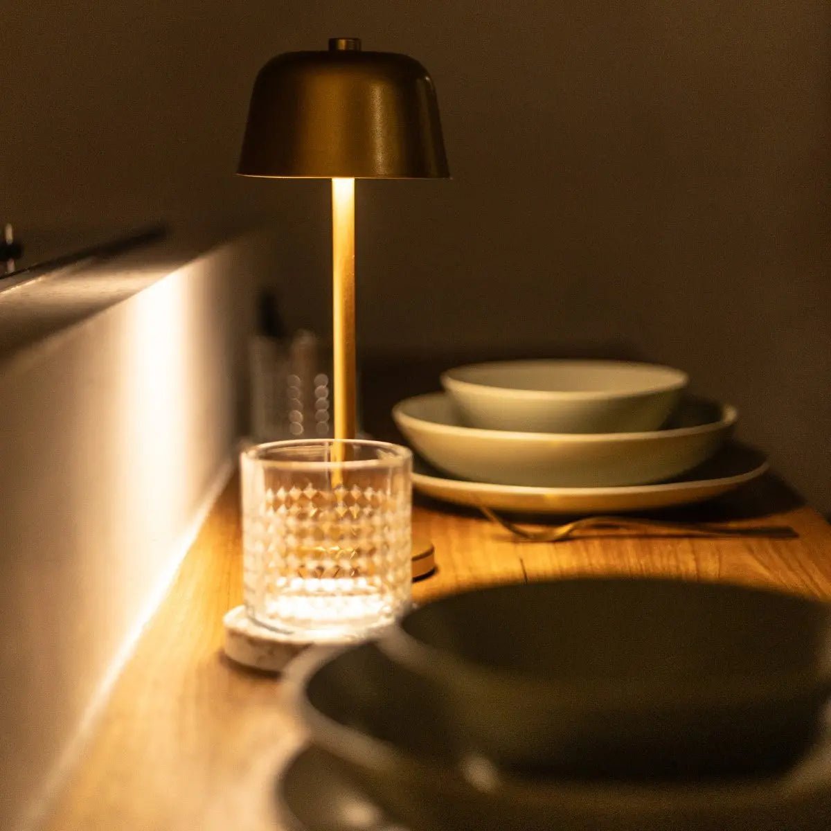 Wiederaufladbare LED Tischlampe Anton Gold dimmbar kabellos