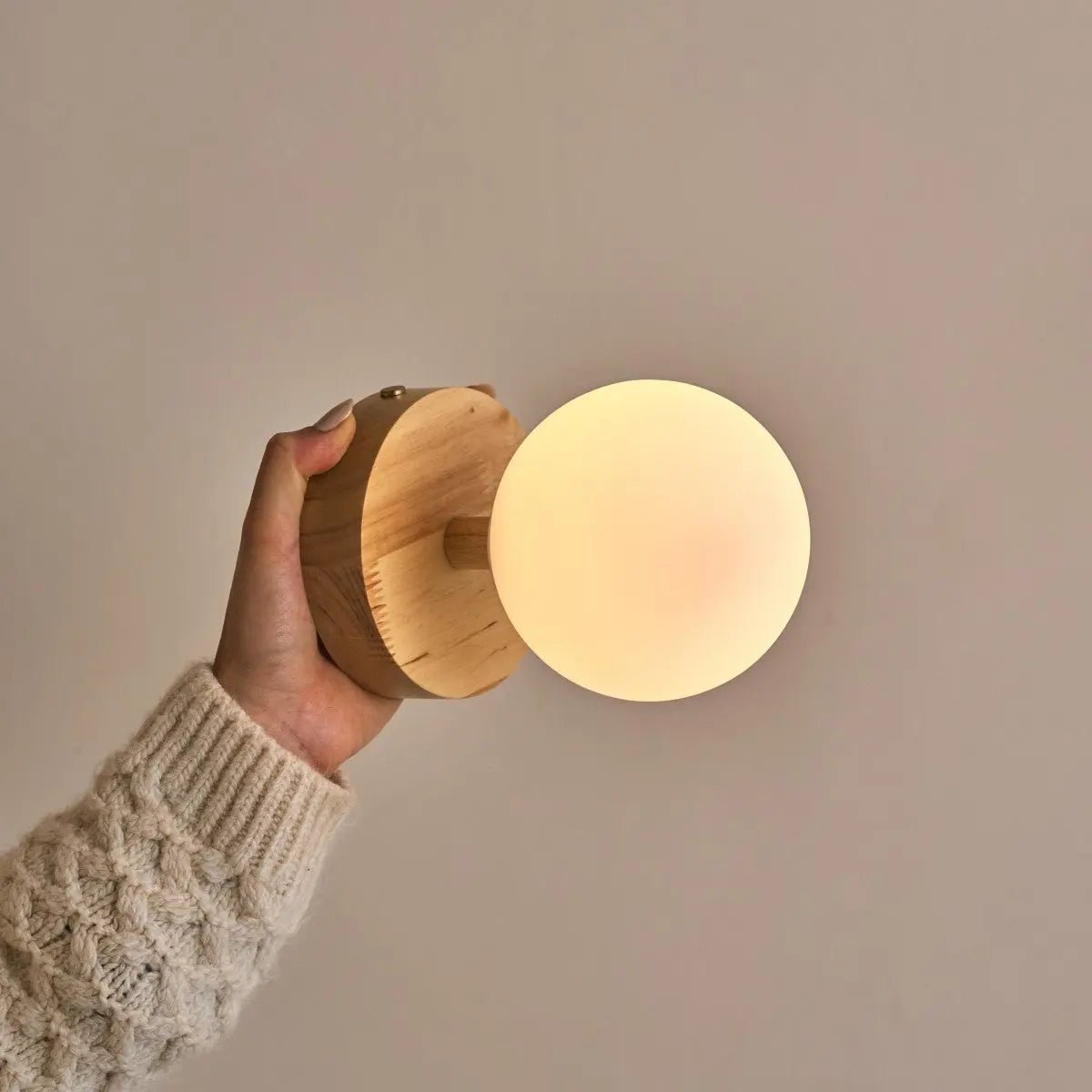 Wiederaufladbare LED Wandlampe Richella Holz Glas dimmbar kabellos