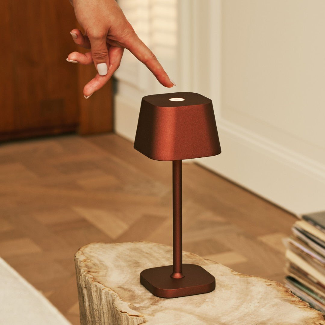 Aufladbare LED Tischlampe AVA Bronze dimmbar kabellos