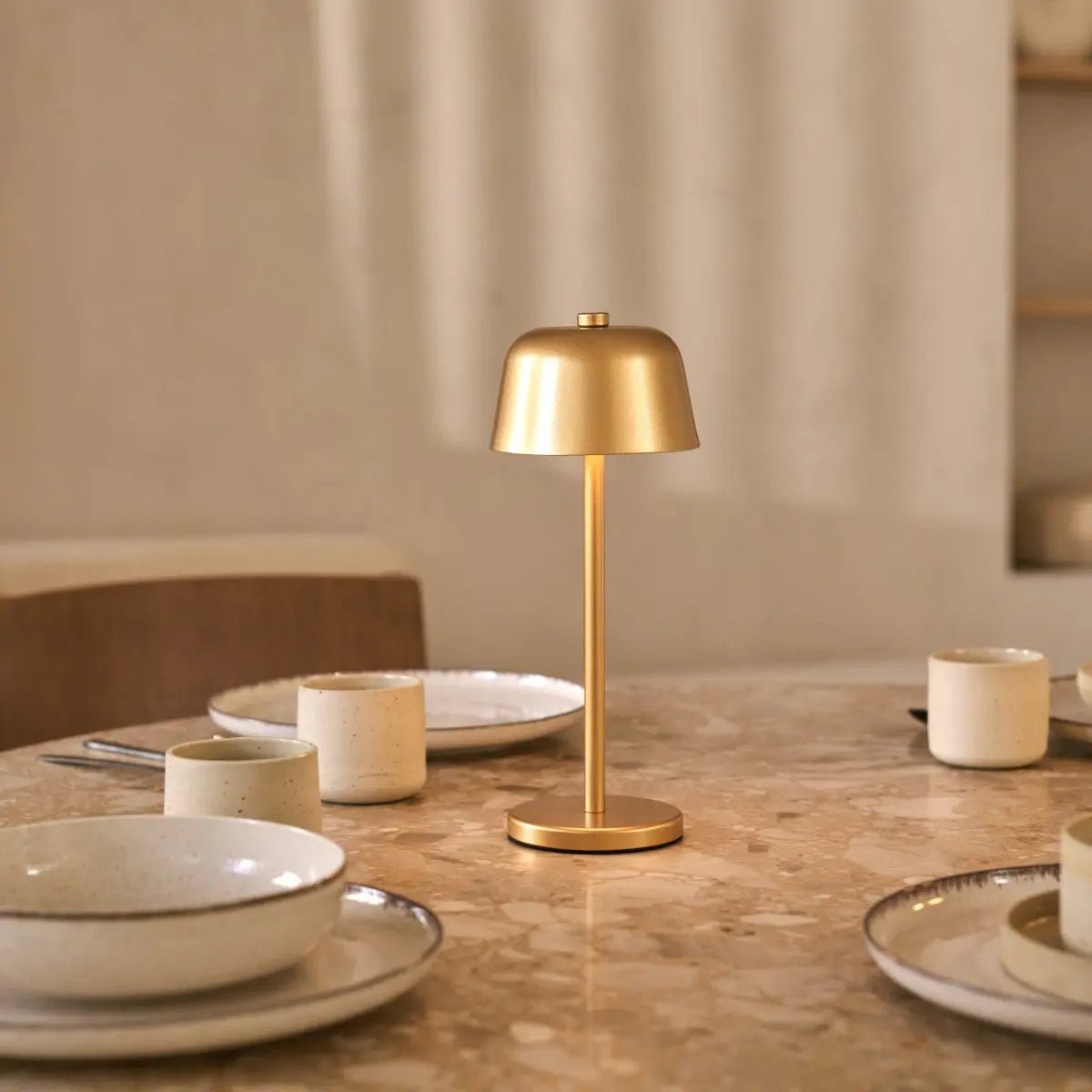 Wiederaufladbare LED Tischlampe Anton Gold dimmbar kabellos