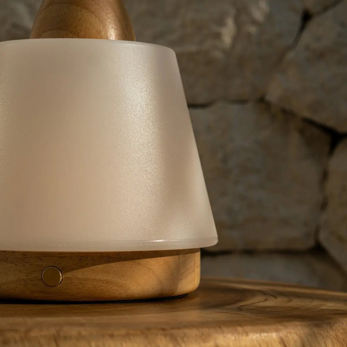 Wiederaufladbare LED Tischlampe LIV Hellbraun mit Lederband dimmbar
