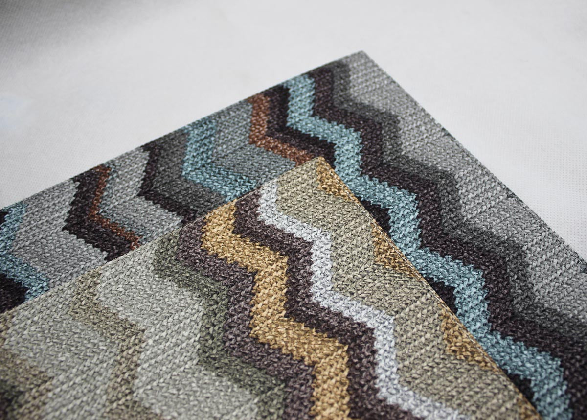 Tischset mit Vorderseite und Rückseite in Zickzackmuster braun und blau