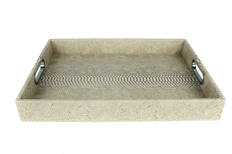 rechteckiges Tablett zum Servieren mit Edelstahlgriffen und hohem Rand in creme