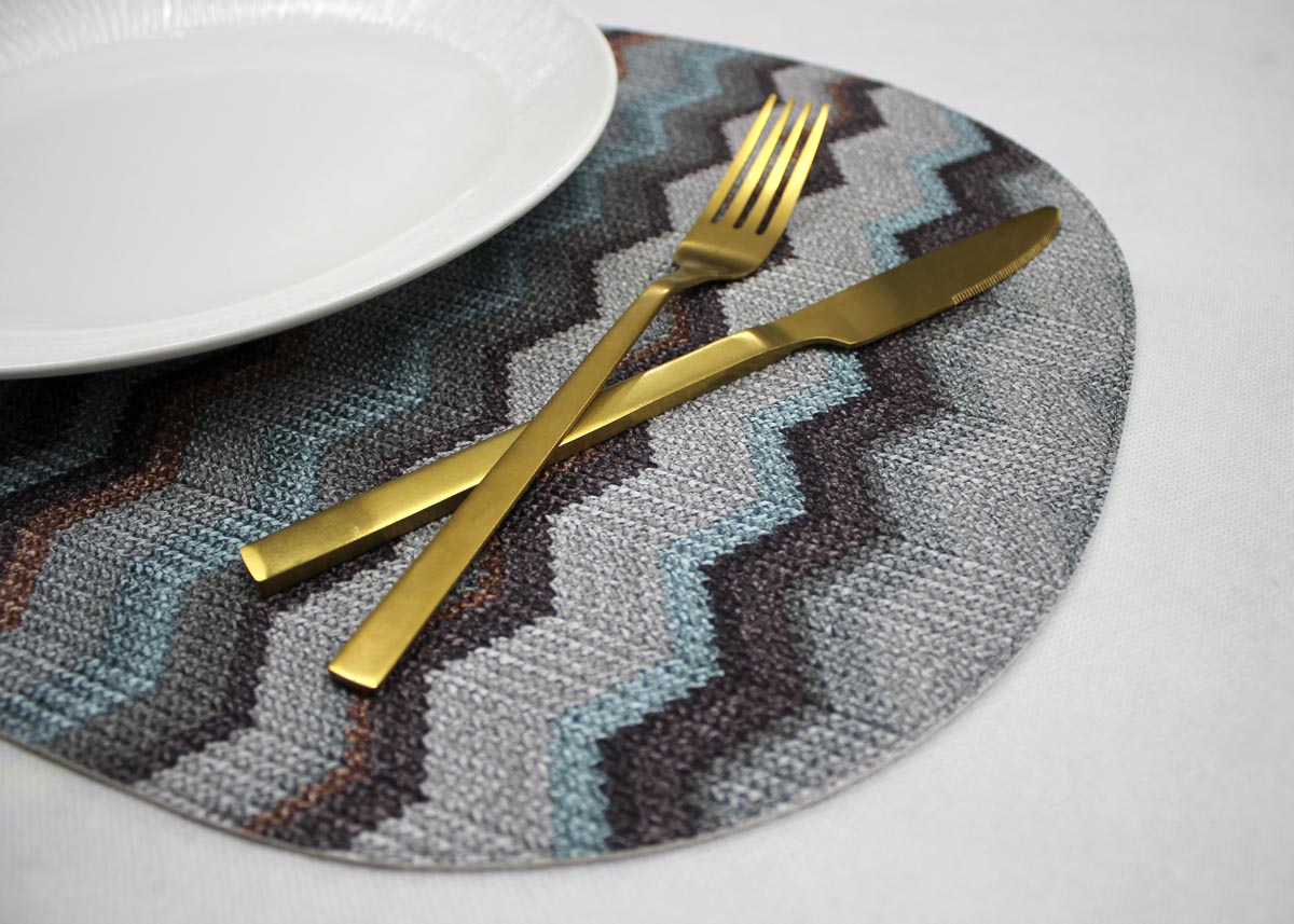 grau blaues ovales Tischset mit Muster