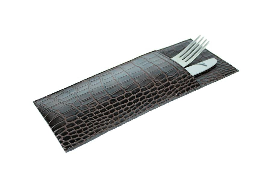 Bestecktasche aus dunkelbraunem Leder in Krokoleder