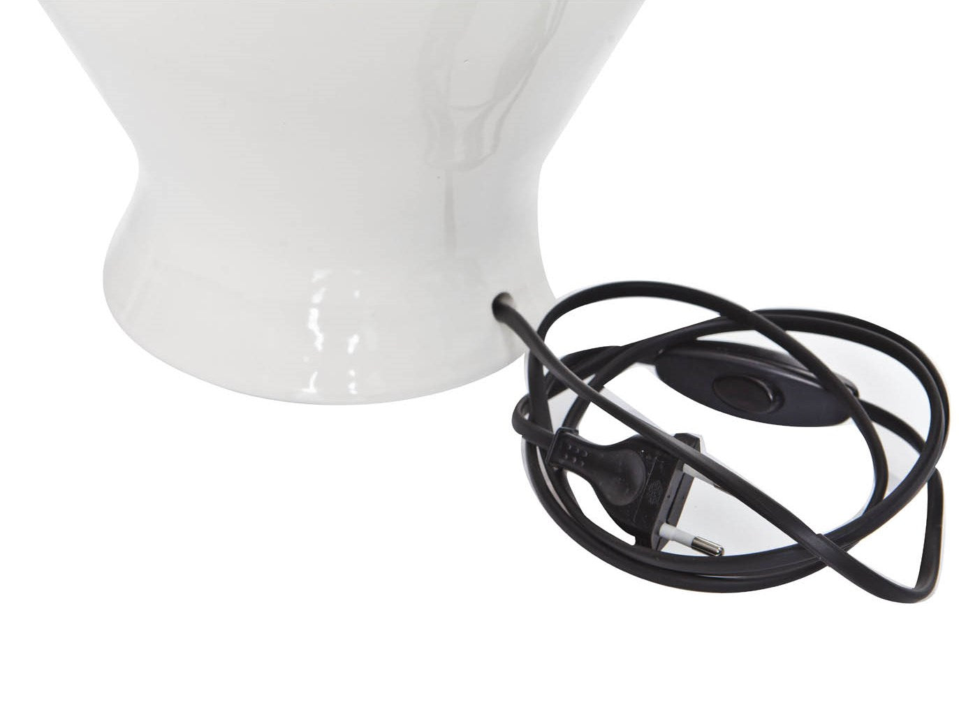 weiße Lampe mit schwarzem Kabel