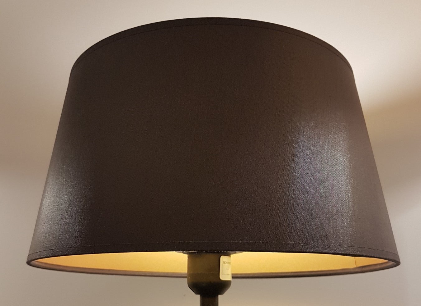 Schirm in braunem Stoff innen gold für Tischlampen