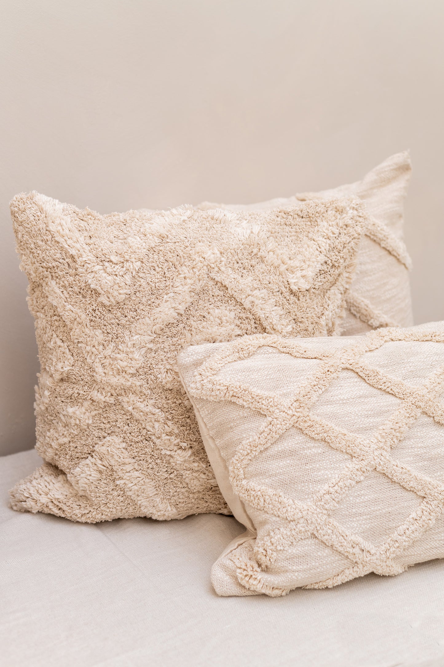 Getuftete creme weiße Kissen in Baumwolle im Boho Stil