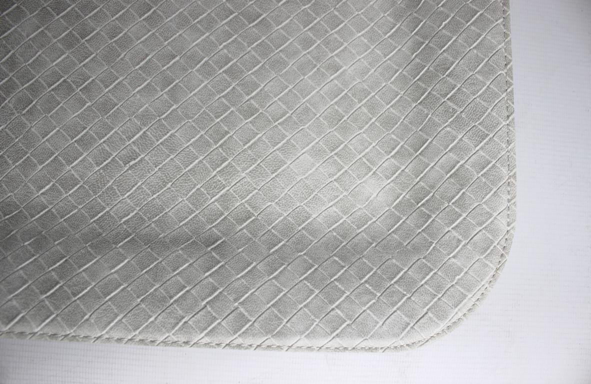 Signature Tray S plat aspect tricot enduit simili cuir