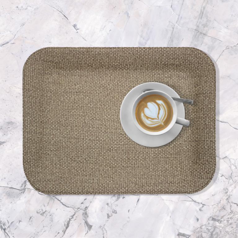 kleines Serviertablett in braun gemustert mit Kaffee
