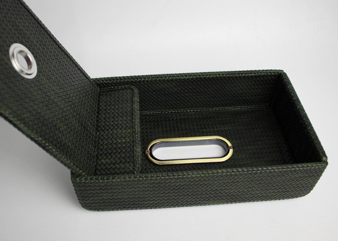 Signature tissue box faux leather crocodile