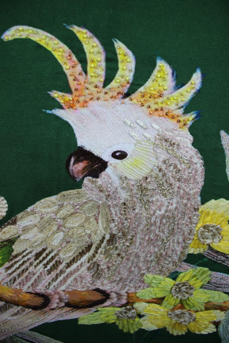 mit Beads verzierter Kakadu Vogel auf Stoff bestickt