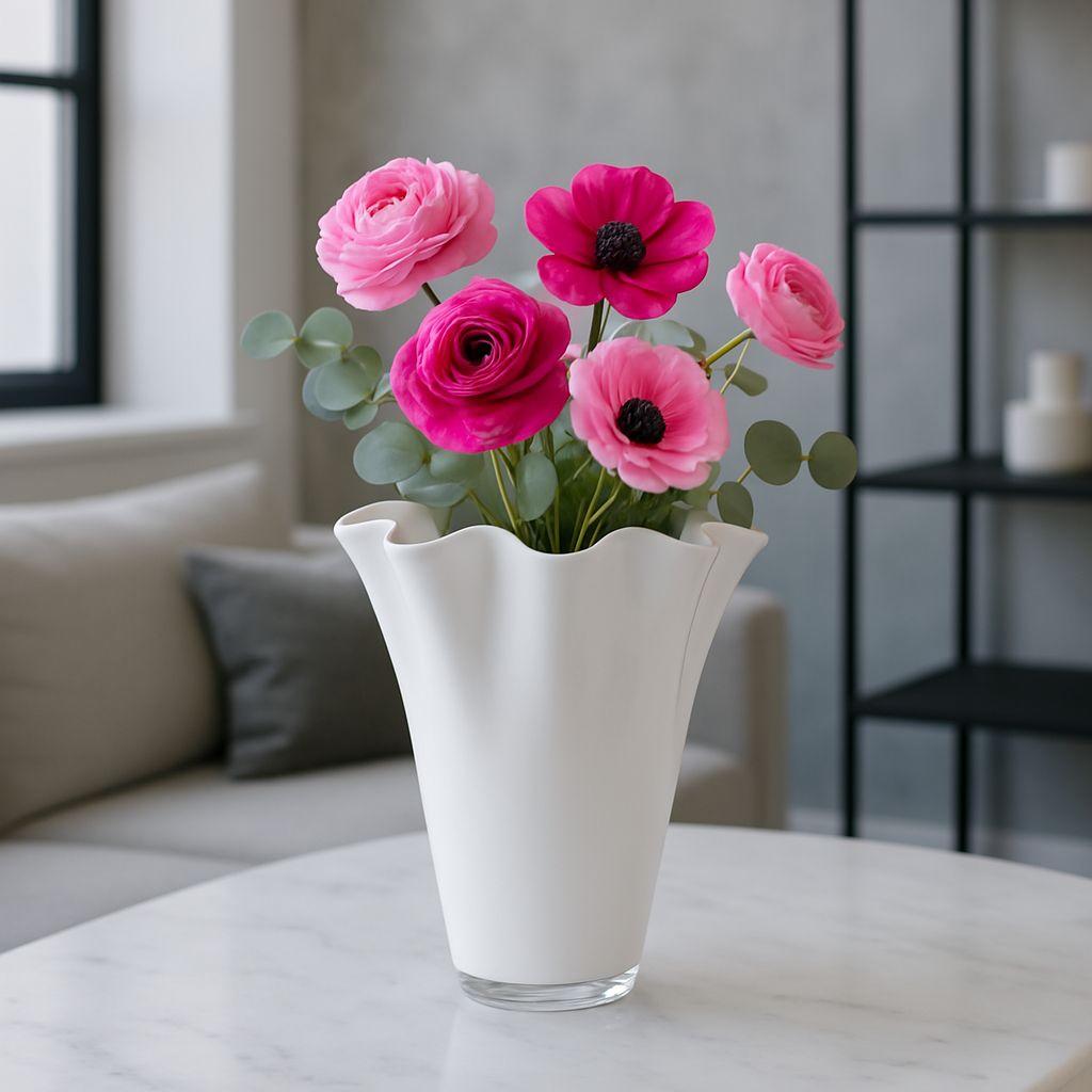 Signature vase made of metallic glass