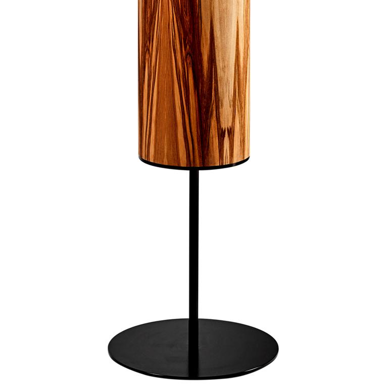 schwarzer Lampenfuß aus Metall mit Holzschirm in Nussbaum Furnier von Leuchtnatur