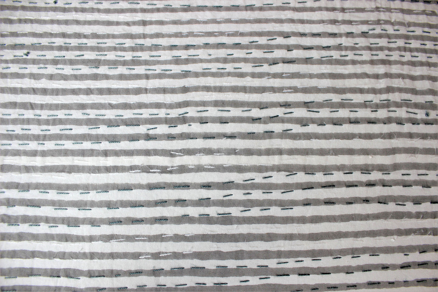 besticktes Plaid in Streifenmuster