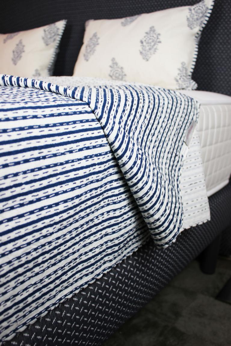 Indradanush Tagesdecke Blockprint blau weiß 240 x 260 cm – Cosy Home Ideas