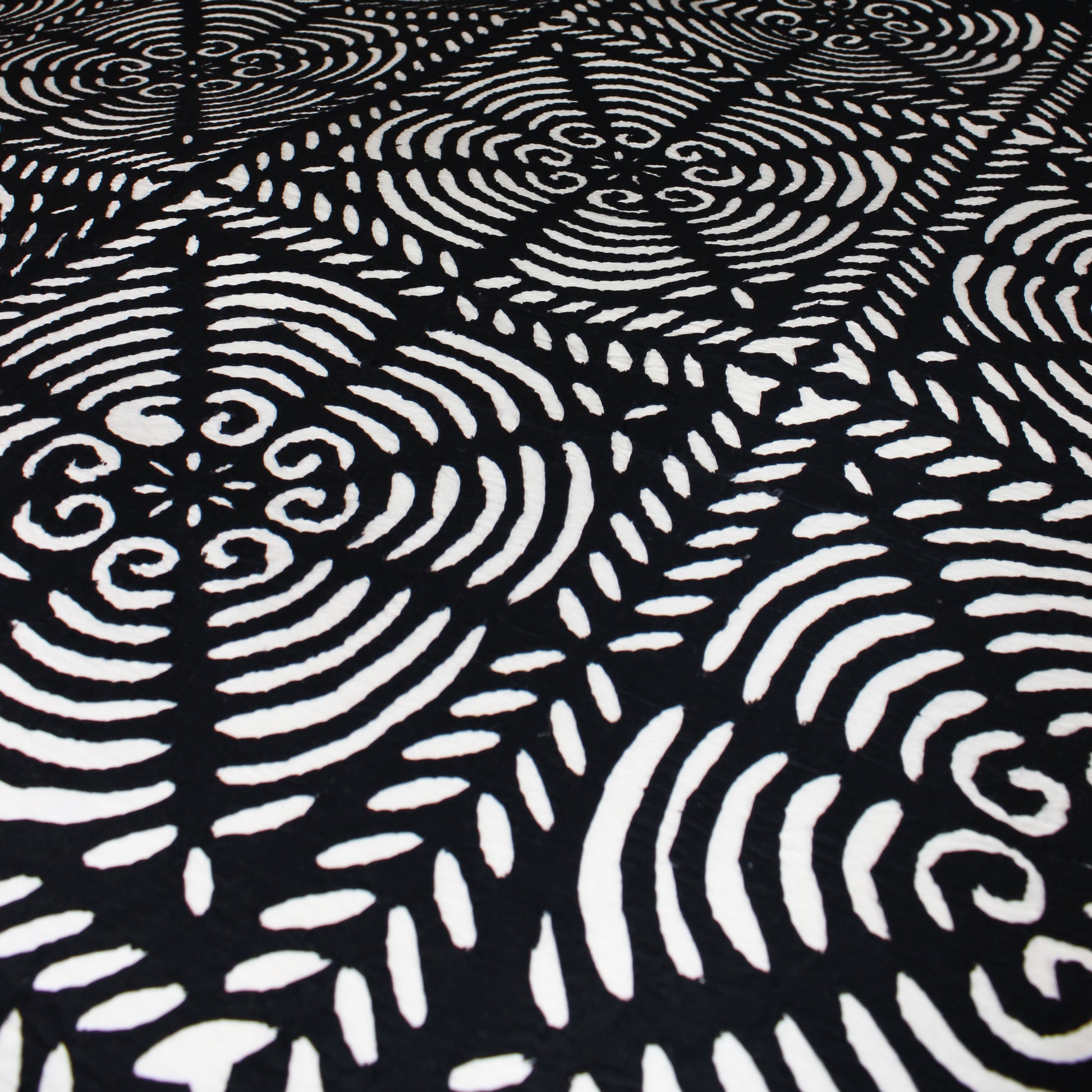 Tagesdecke 2-lagig mit schwarz weißem Muster geometrisch