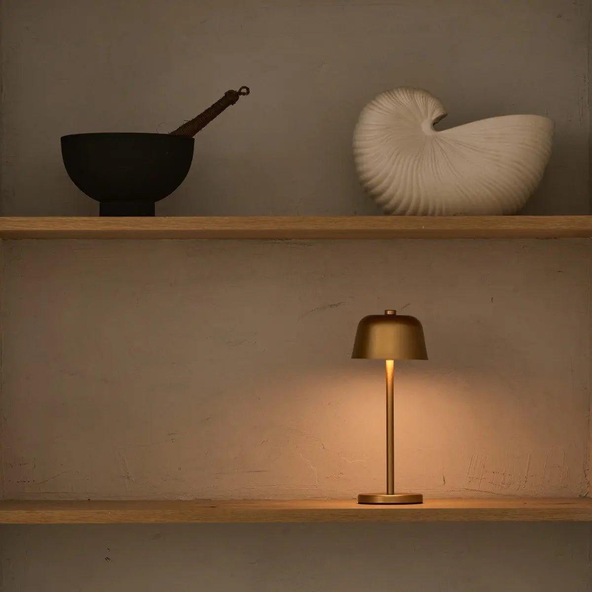 Wiederaufladbare LED Tischlampe Anton Gold dimmbar kabellos