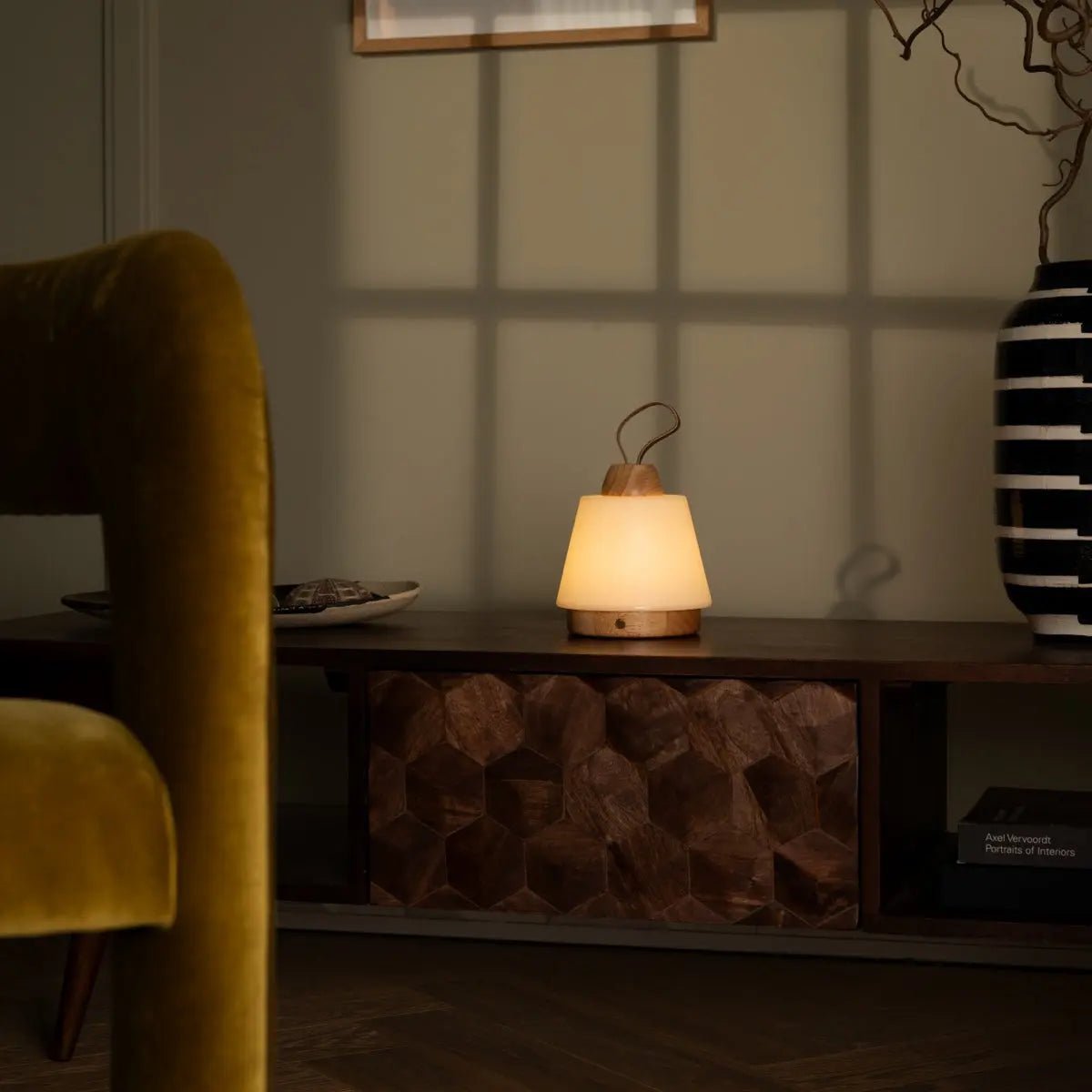 Wiederaufladbare LED Tischlampe LIV Hellbraun mit Lederband dimmbar