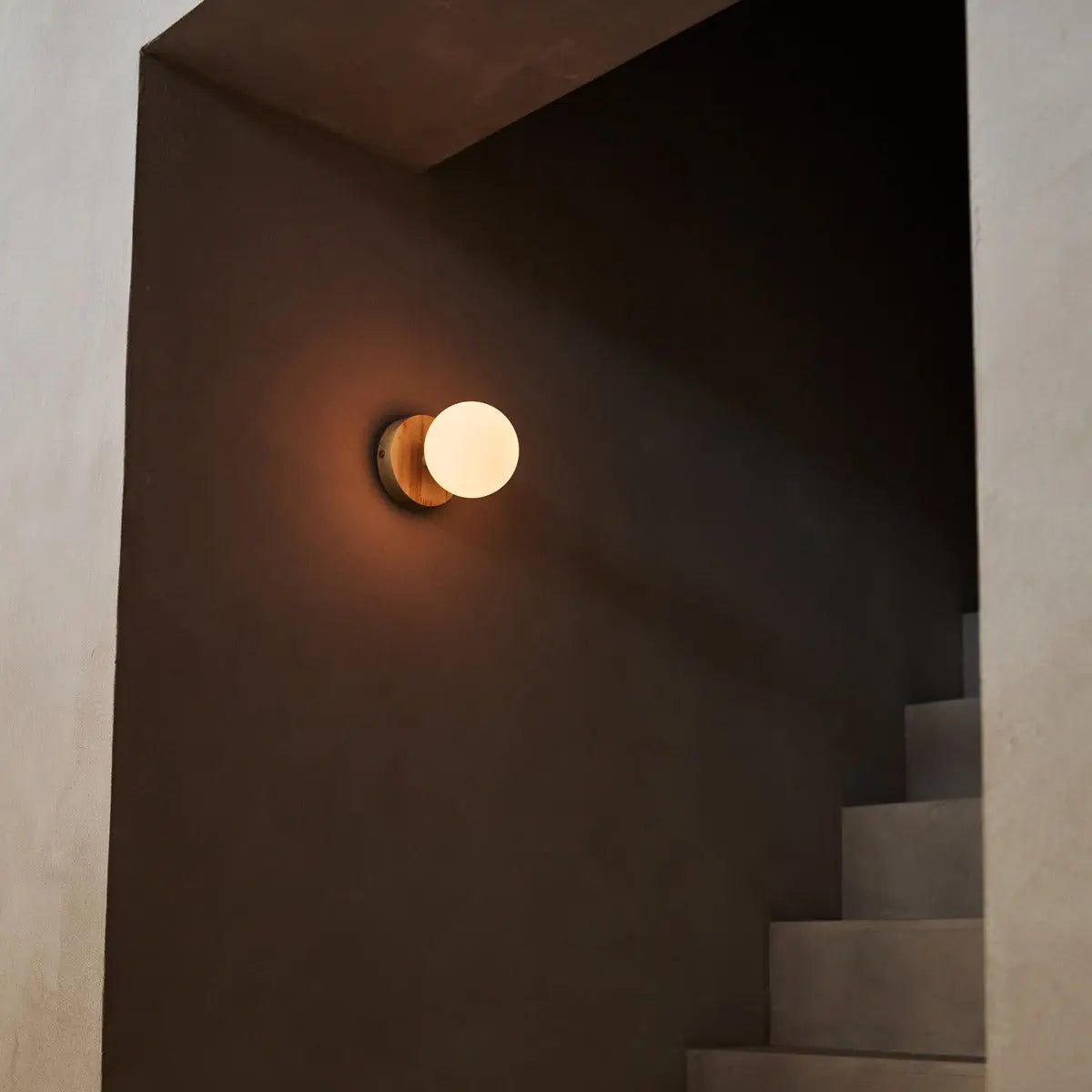 Wiederaufladbare LED Wandlampe Richella Holz Glas dimmbar kabellos