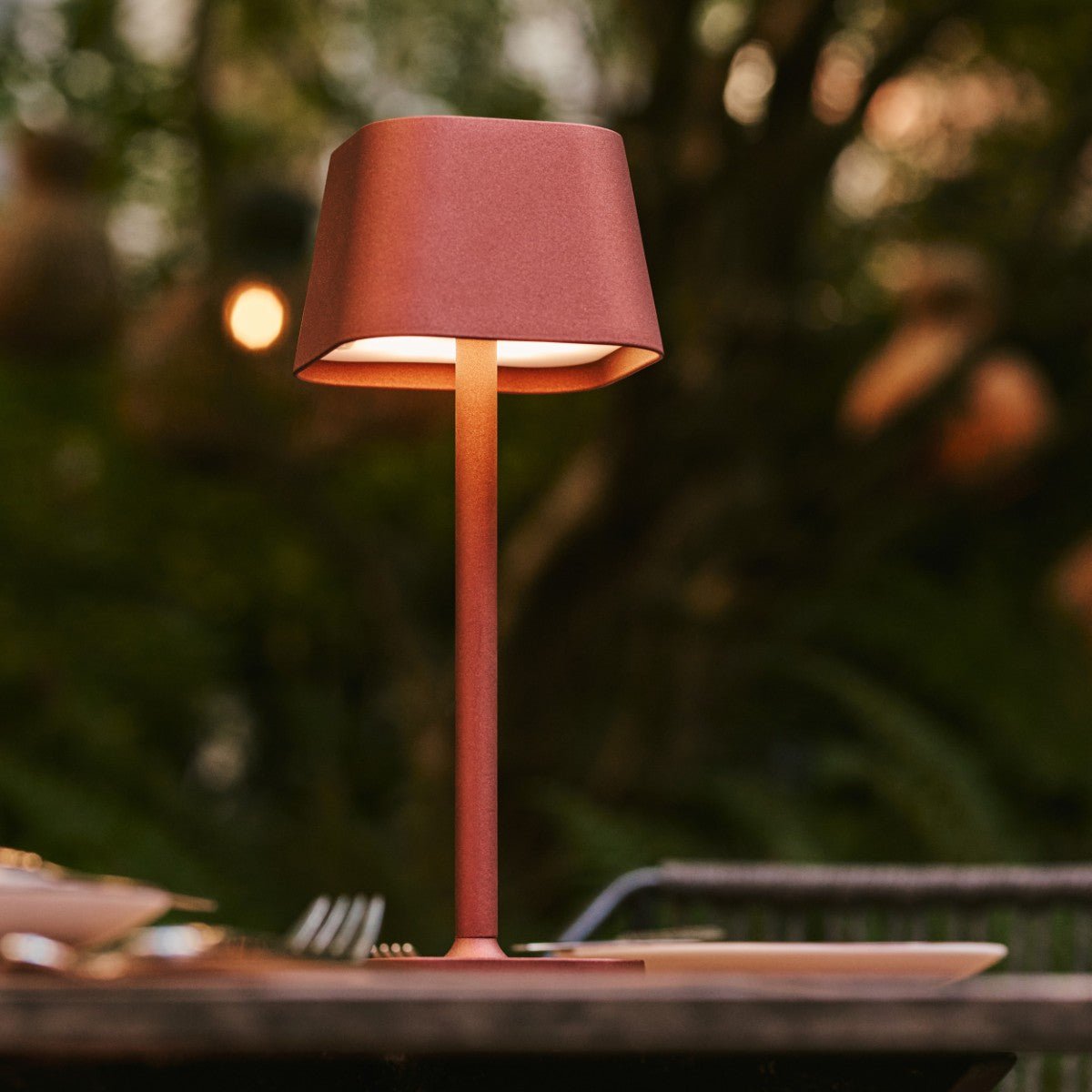 Aufladbare LED Tischlampe AVA Bronze dimmbar kabellos