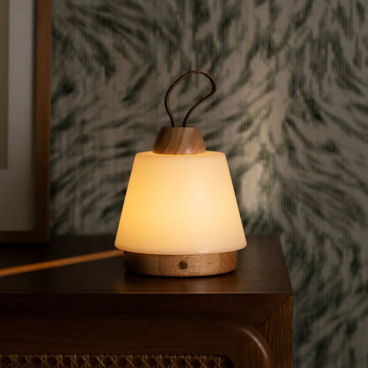 Wiederaufladbare LED Tischlampe LIV Hellbraun mit Lederband dimmbar