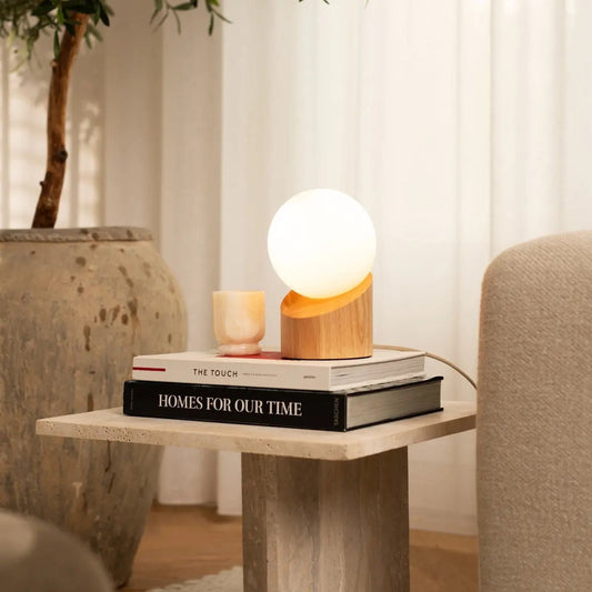 Tischlampe Quin Kautschukholz Glaskugel Stoffkabel