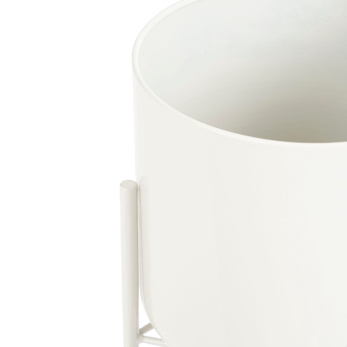 Pot de fleurs en métal blanc sur support