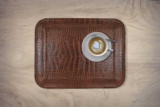 Tablett flach zum Servieren von Kaffee aus Kunstleder in Krokooptik hellbraun