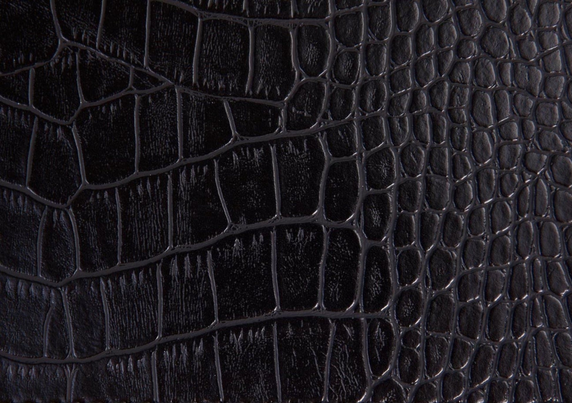 schwarzes Krokoleder leicht glänzend