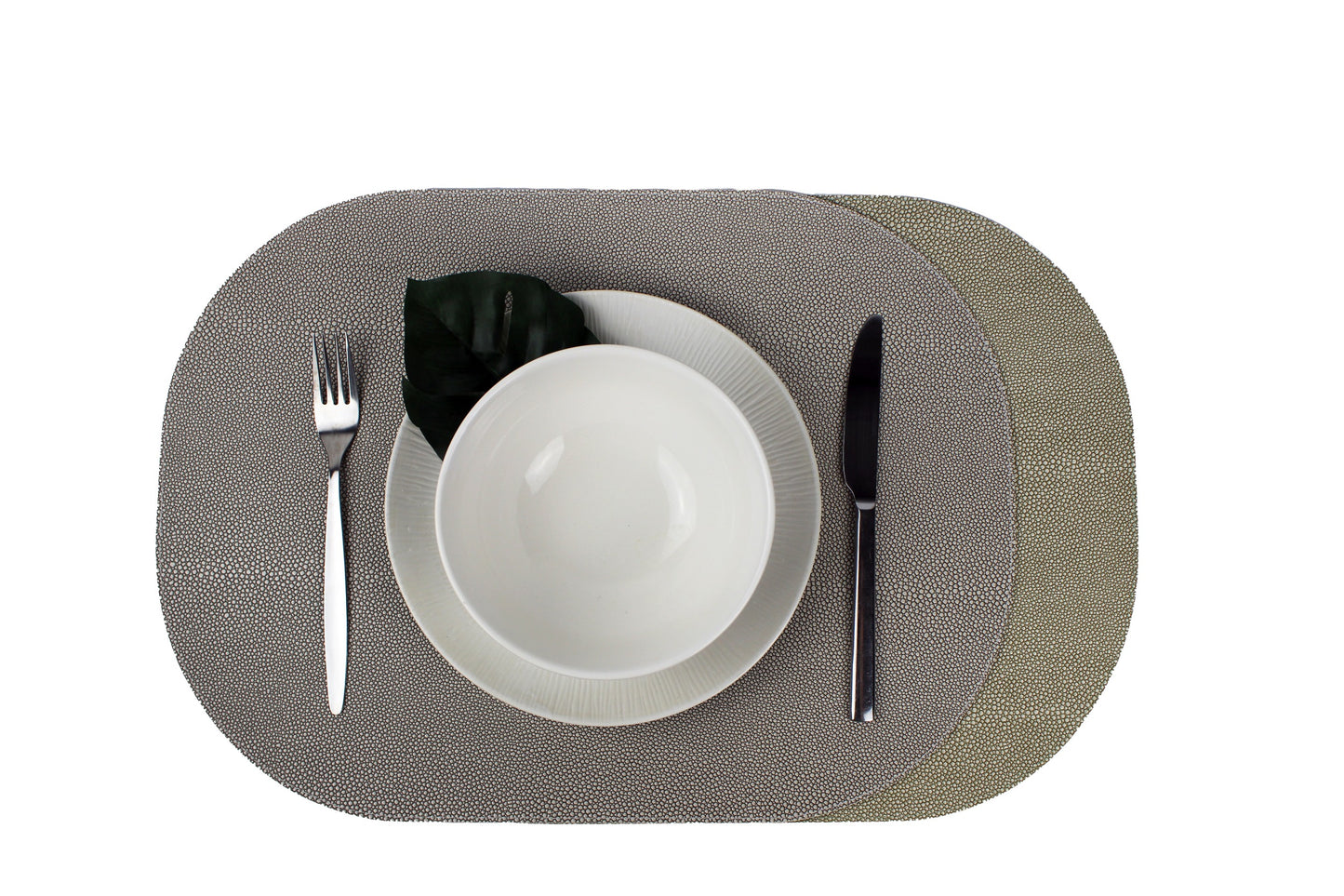 Kunstleder Tischset 6-er Set Rochenleder grün und grau mit weißem Teller