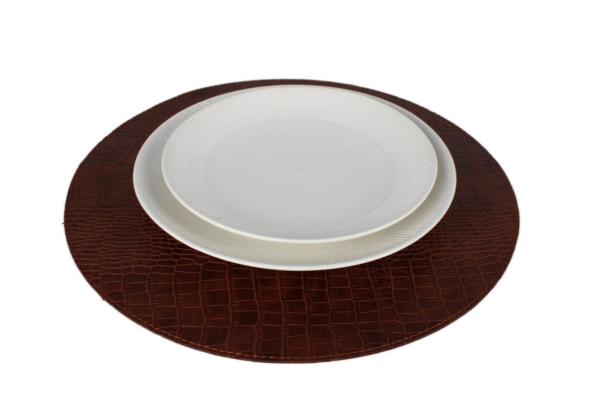 rundes Krokoleder Tischset mit Tellern dekoriert
