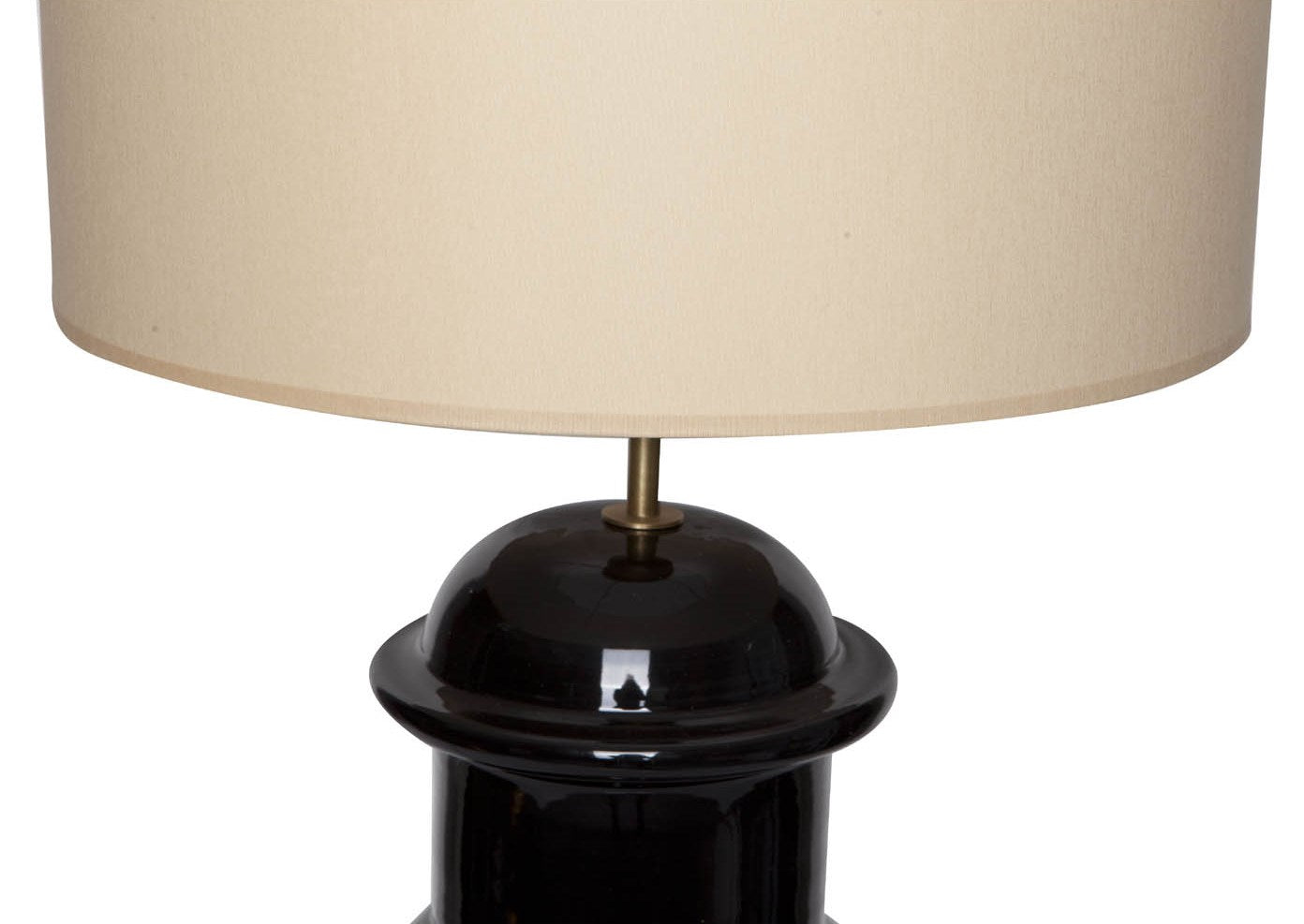 schwarze Keramiklampe mit beige farbenem Lampenschirm