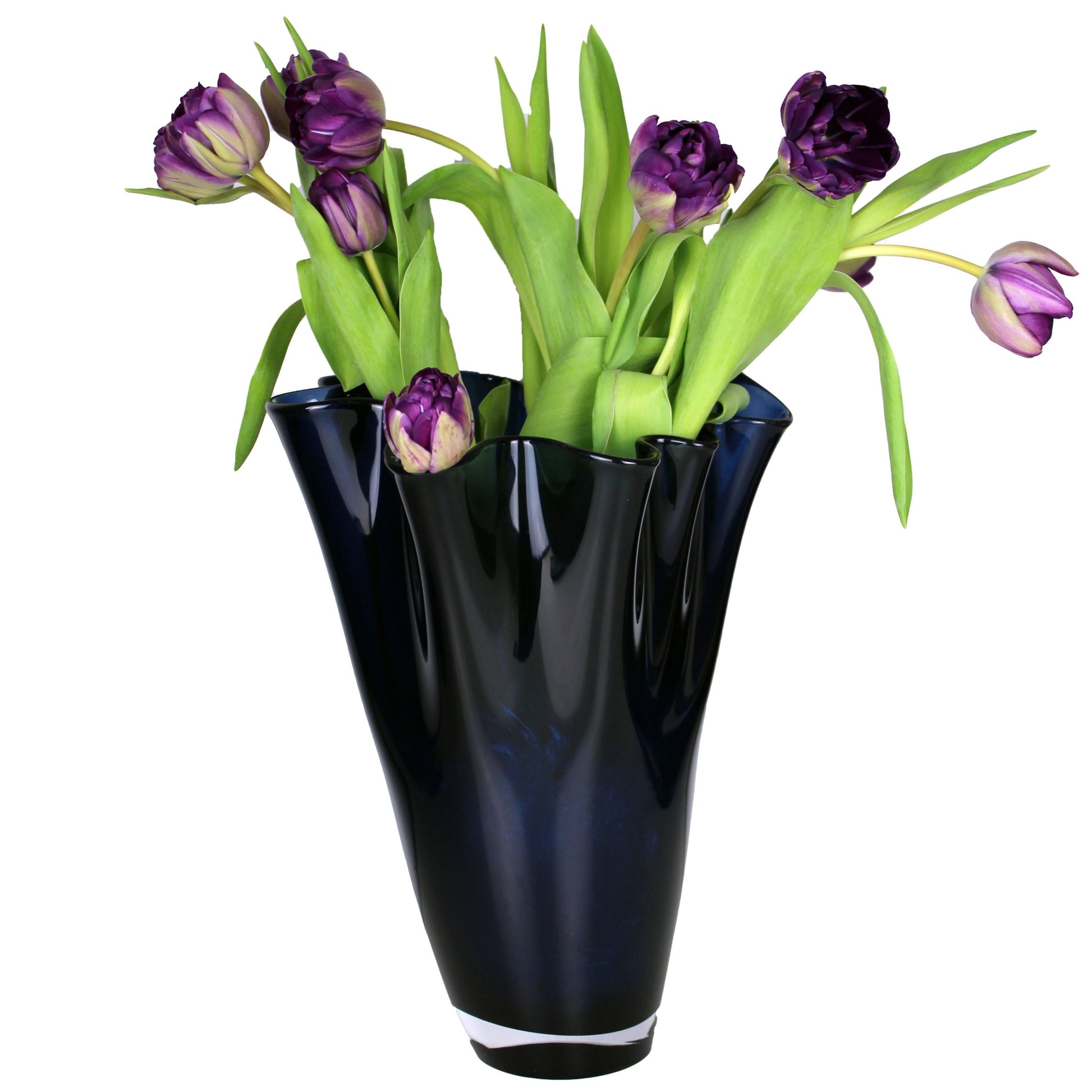 Vase aus dunkelblauem Glas mit Tulpen als Tischdeko