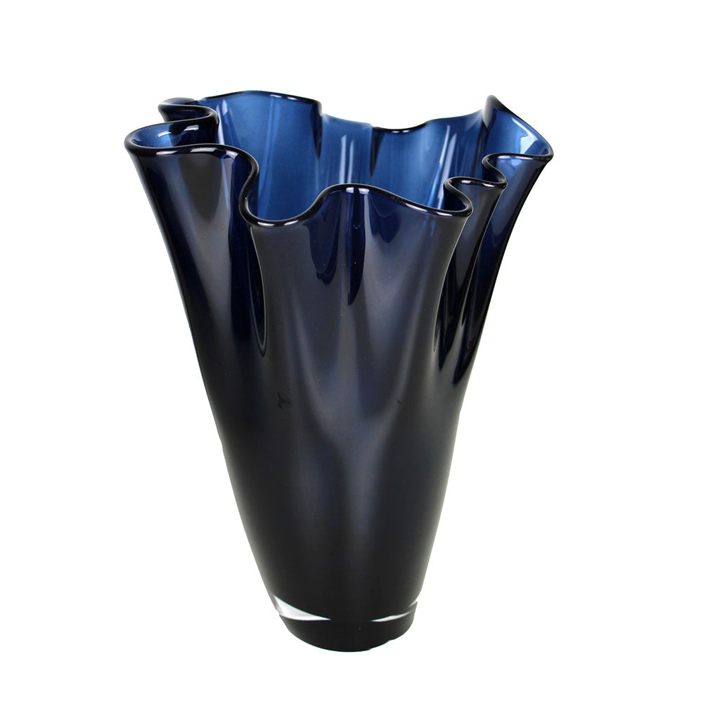 Mundgeblasene Vase aus dunkelblauem Glas als Tischdekoration