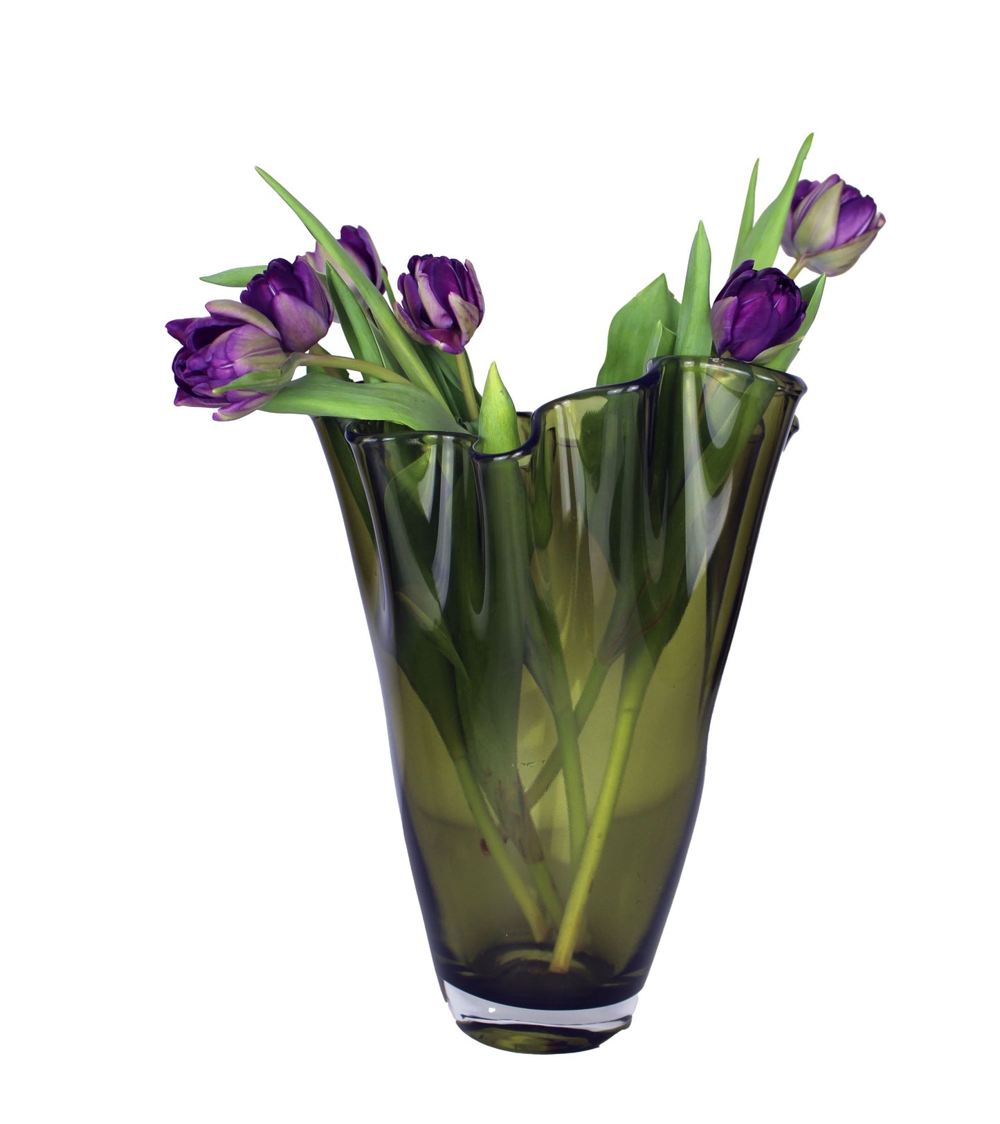 Vase aus grünem Glas mit lila Blumen