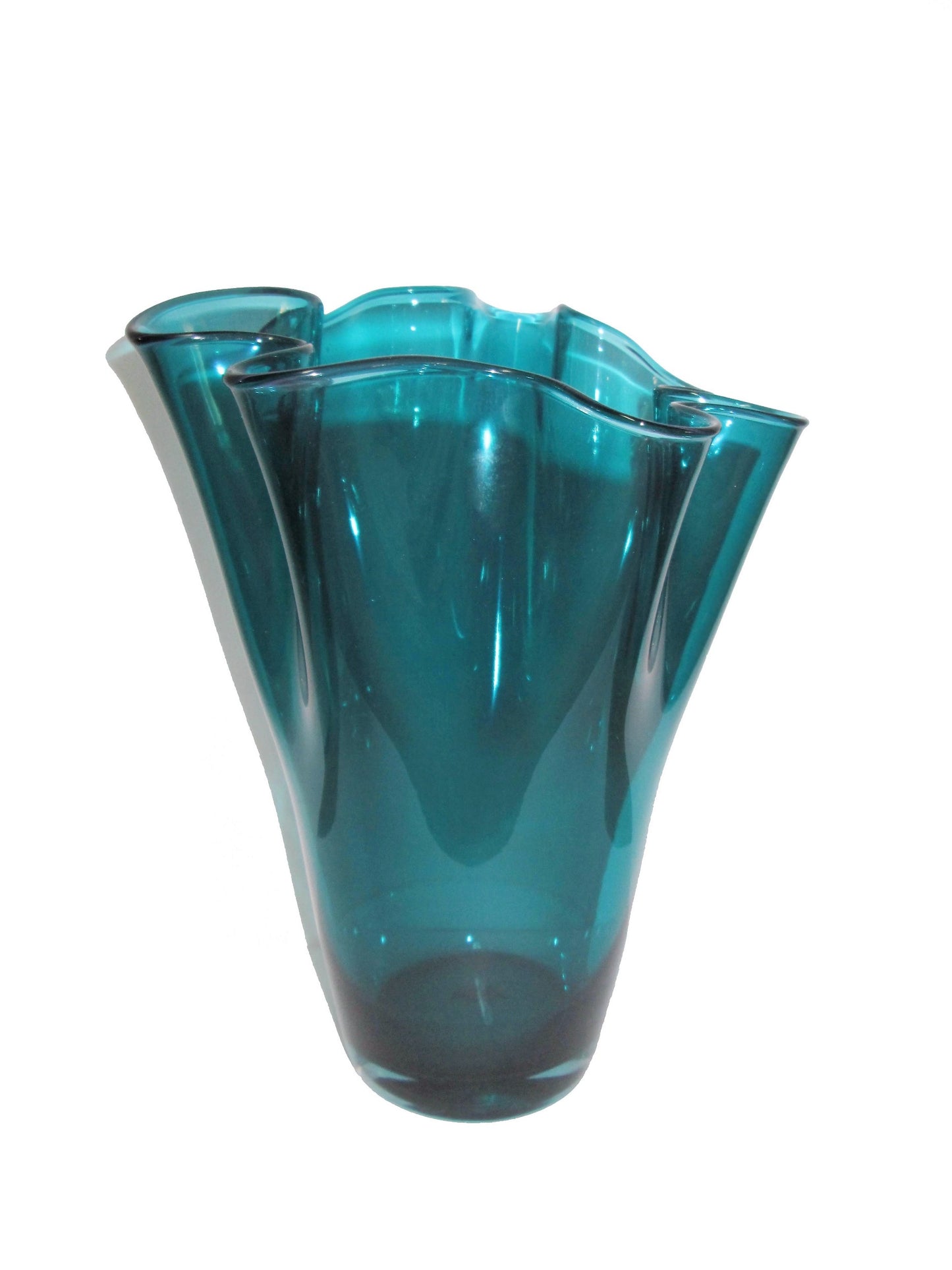 Vase in türkisem Glas mit gwelltem Rand