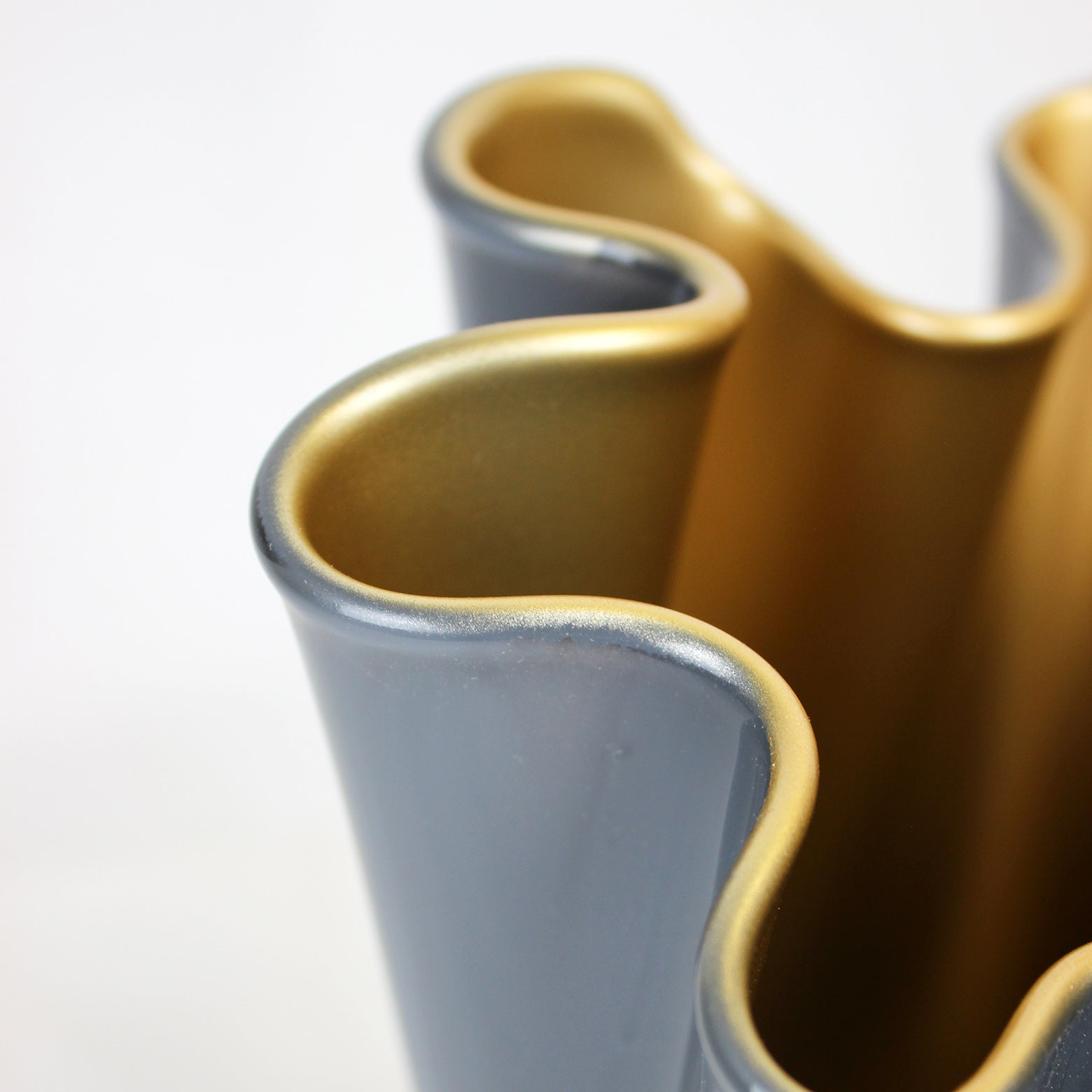 Gold graue Vase aus Glas im Metallic Look