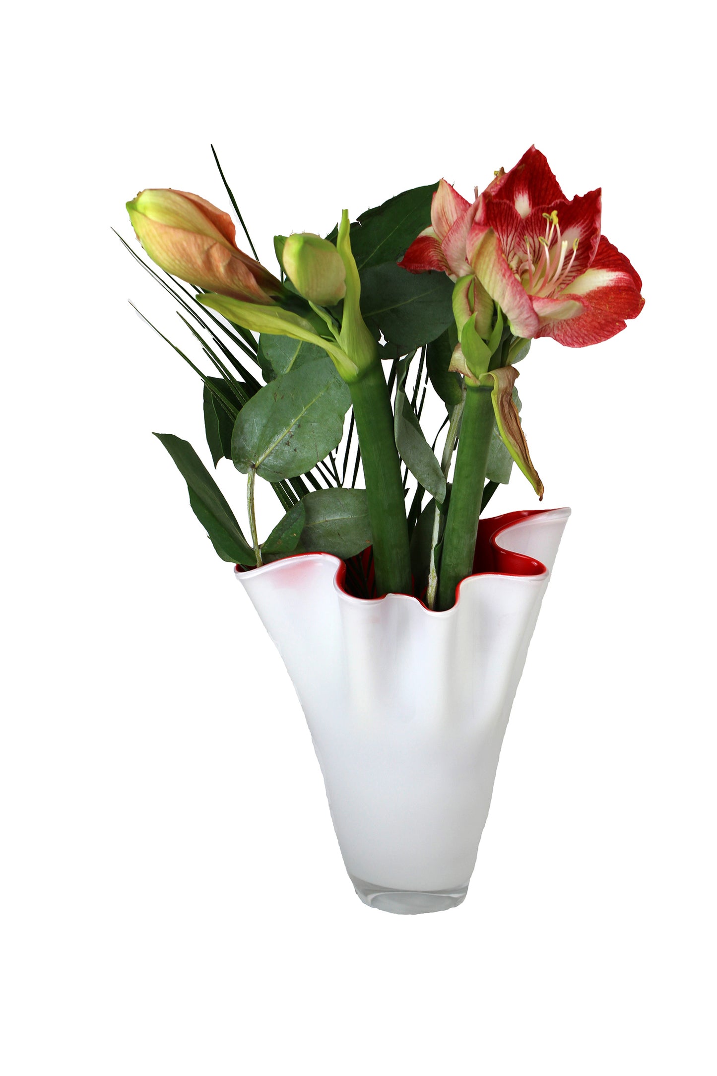 Weiß rote Glasvase mit rotem Blumenstrauß