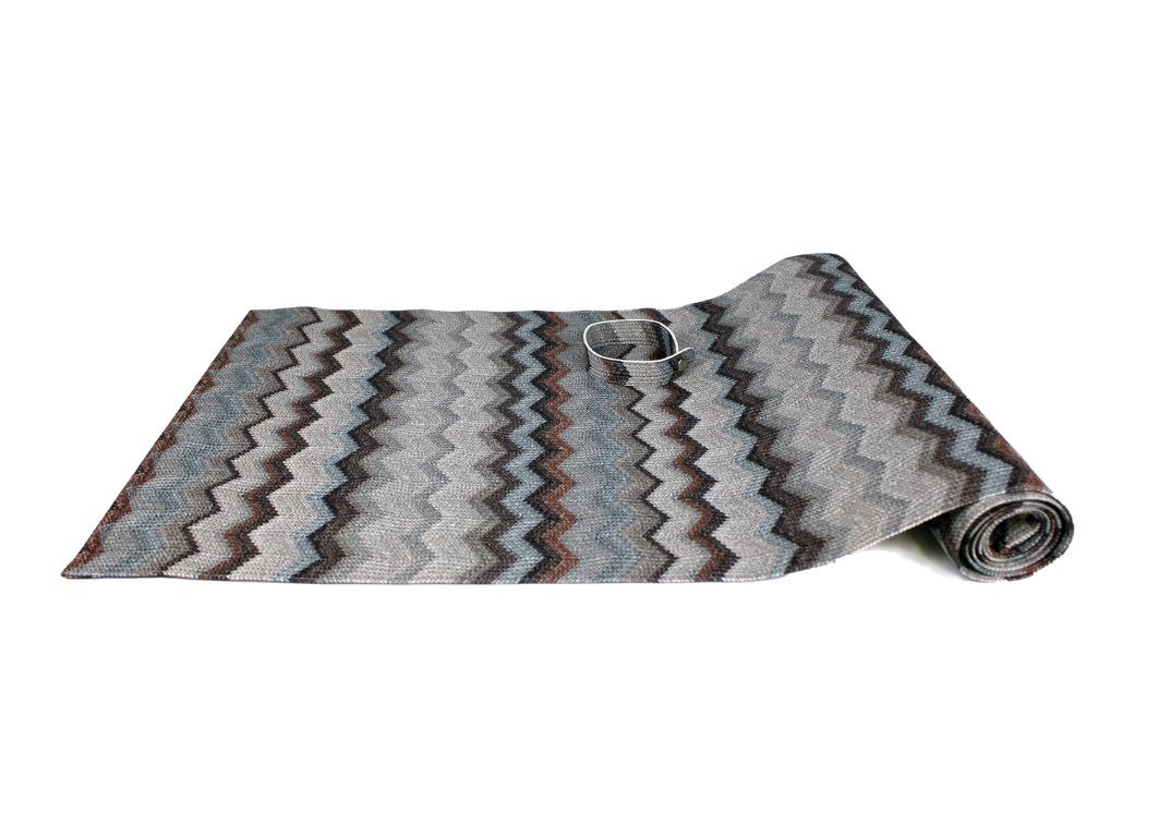 Tischläufer 150 cm aufgerollt mit blau grauem Zickzack Muster