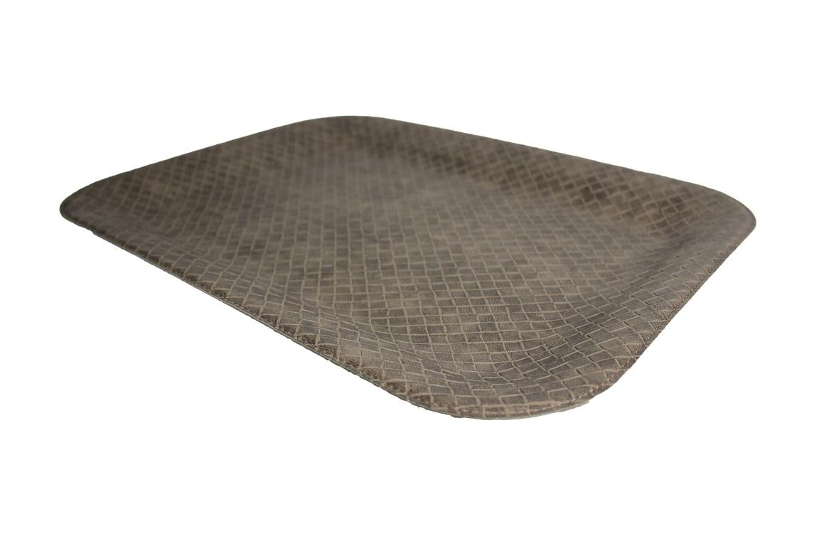 braunes Ledertablett mit Muster