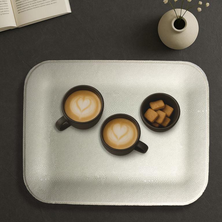 Tablett zum Servieren von Kaffee in Rochen creme weiß