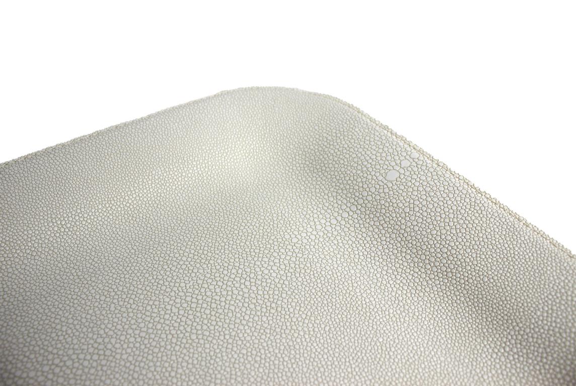 Tablett in creme weiß mit Musterung