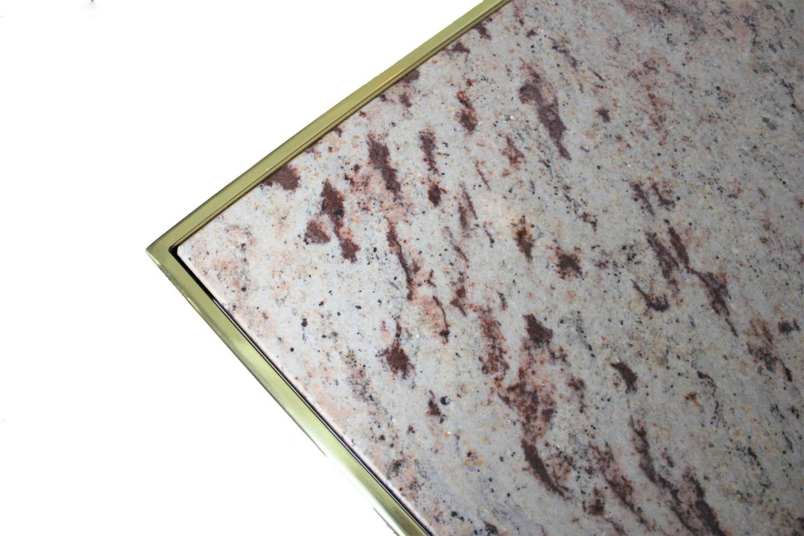 Esstischplatte in geflecktem Granit