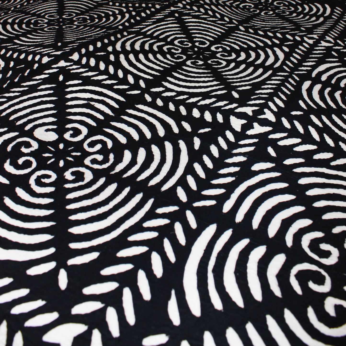 Tagesdecke 2-lagig mit schwarz weißem Muster geometrisch